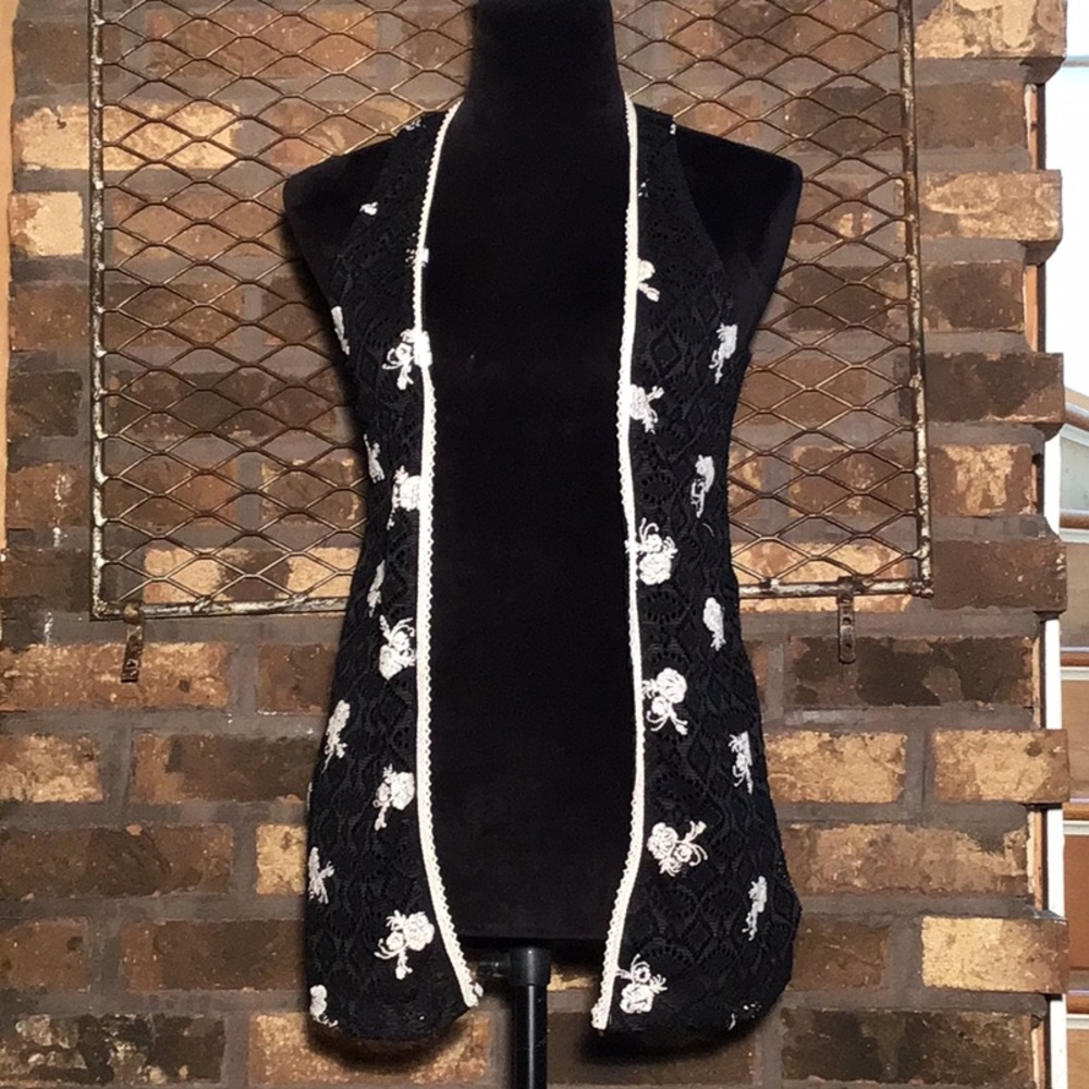 Beautees coverup vest black lace w/white embroidered flowers vest 10/12